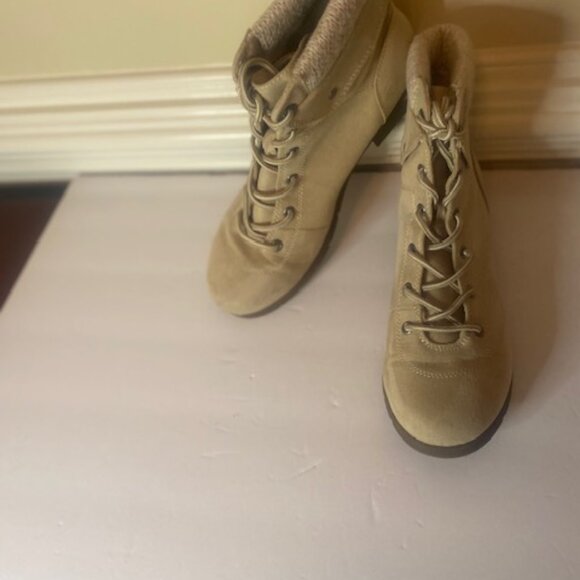 St Johns Bay Ladies Lace up Booties, Ivory,  Size 10M - Picture 2 of 6